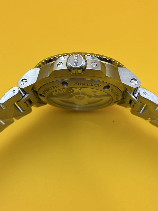 RRP: $6200 Oris 41.5mm Aquis cal. 400 as new w/ box