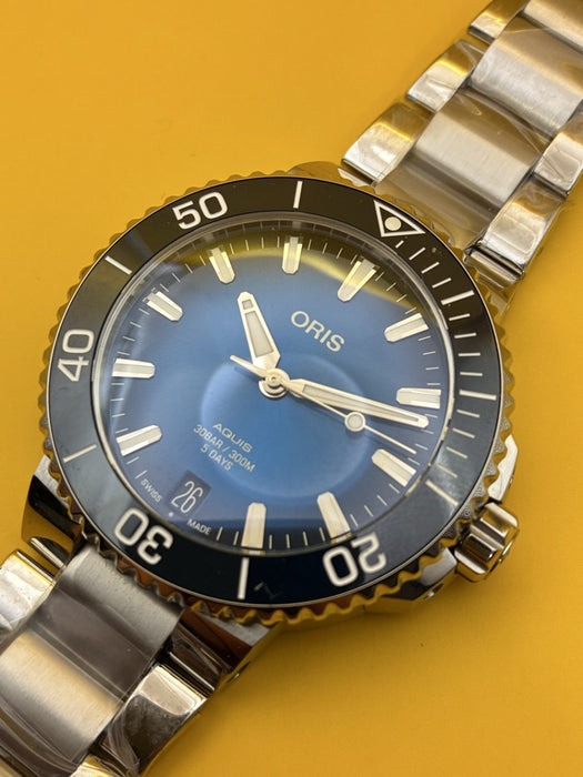 RRP: $6200 Oris 41.5mm Aquis cal. 400 as new w/ box