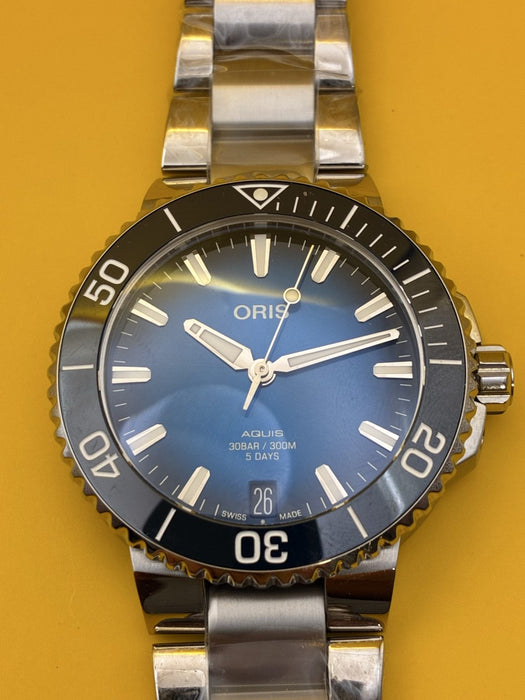 RRP: $6200 Oris 41.5mm Aquis cal. 400 as new w/ box