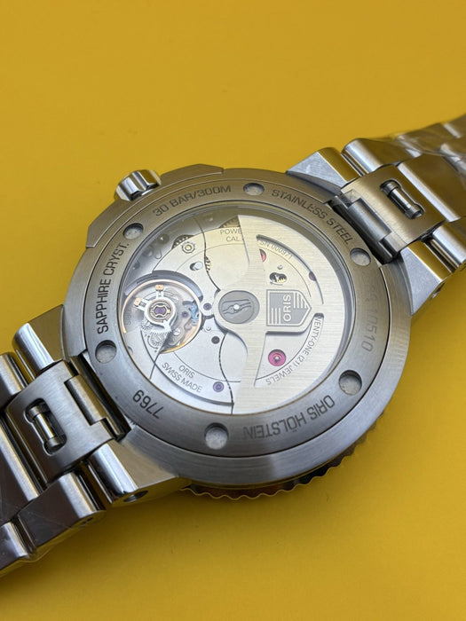 RRP: $6200 Oris 41.5mm Aquis cal. 400 as new w/ box
