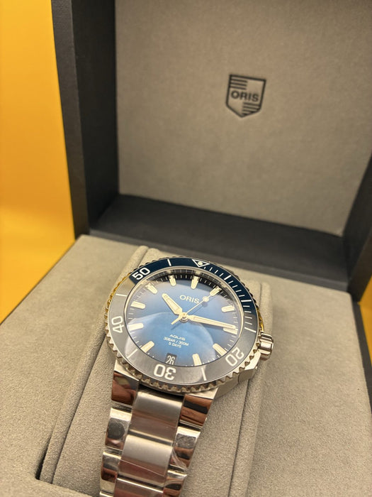 RRP: $6200 Oris 41.5mm Aquis cal. 400 as new w/ box